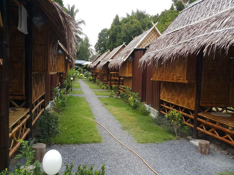 Phuhaya Bamboo Bungalows Koh Lanta Exterior photo